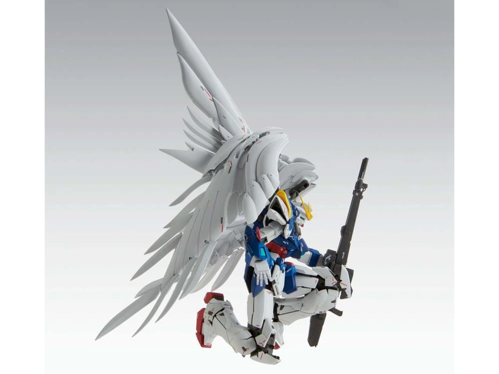 Bandai Gundam MG 1/100 Wing Gundam Zero (EW) Ver.Ka "Endless Waltz" 4 Bandai Gundam MG 1/100 Wing Gundam Zero (EW) Ver.Ka "Endless Waltz"