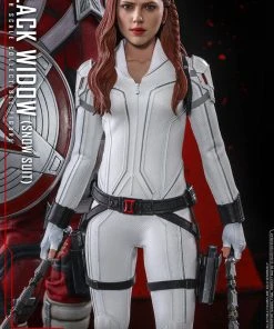 Pre-Orders Hot Toys - 1/6 Scale Figure - Black Widow (Snow Suit)