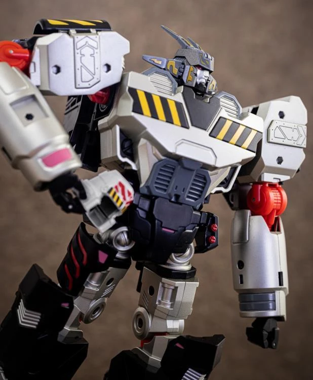 Mastermind Creations Reformatted R-40 Jaguar W/ Tyrantron Upgrade Kit Transformers 9 Mastermind Creations Reformatted R-40 Jaguar W/ Tyrantron Upgrade Kit Transformers